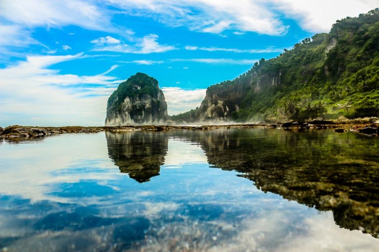 Alamat dan Rute Menuju Pantai Pangasan Pacitan, Eksotisme Pantai