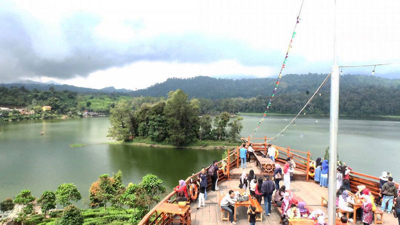 Alamat Dan Harga Tiket Masuk Glamping Lakeside Rancabali Bandung Spot Wisata Kuliner Yang Unik
